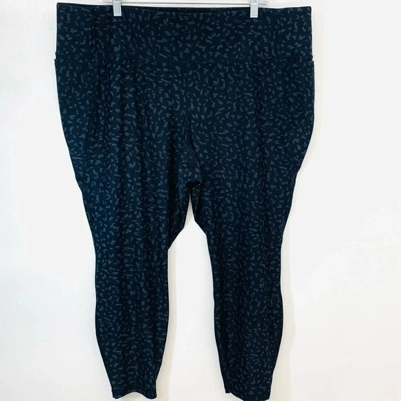 Livi Lane Bryant Pants Activewear 26/28 Pull On Crop Cut Out Stretch Pockets - Picture 2 of 11